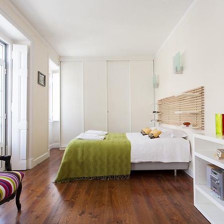 Joivy Spacious And Bright 1-Bed Flat With City Views In Lapa Lisboa Eksteriør billede