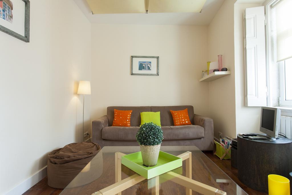 Joivy Spacious And Bright 1-Bed Flat With City Views In Lapa Lisboa Eksteriør billede