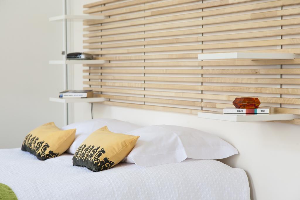 Joivy Spacious And Bright 1-Bed Flat With City Views In Lapa Lisboa Eksteriør billede